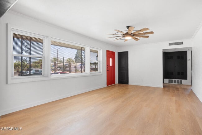 Photo - 204 Balboa Rd