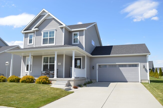 Building Photo - 848 Hawthorn Dr