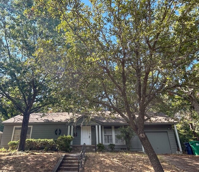 Photo - 3 bed 2 bath in the heart of Denton TX