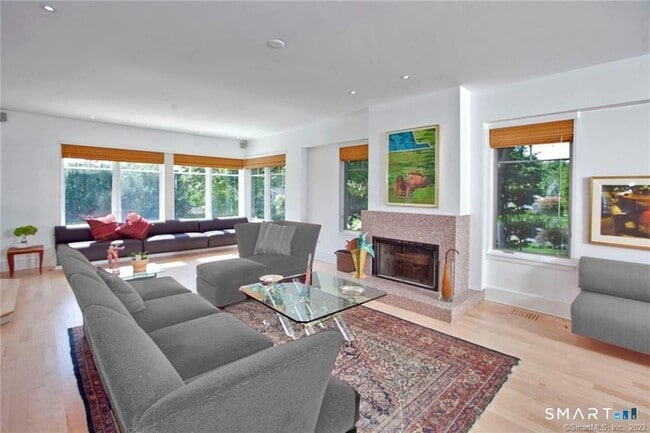2 Bluewater Hill S