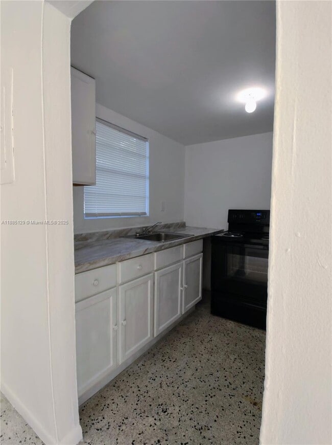 Photo - 921 SW 7th St Unidad 5