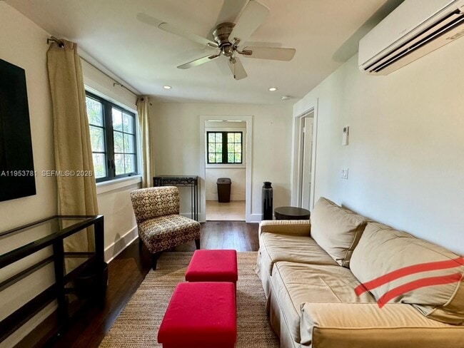 Building Photo - 1015 Genoa St Unit 2