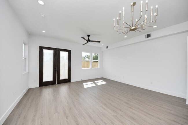 Photo - 4129 E Toliver St