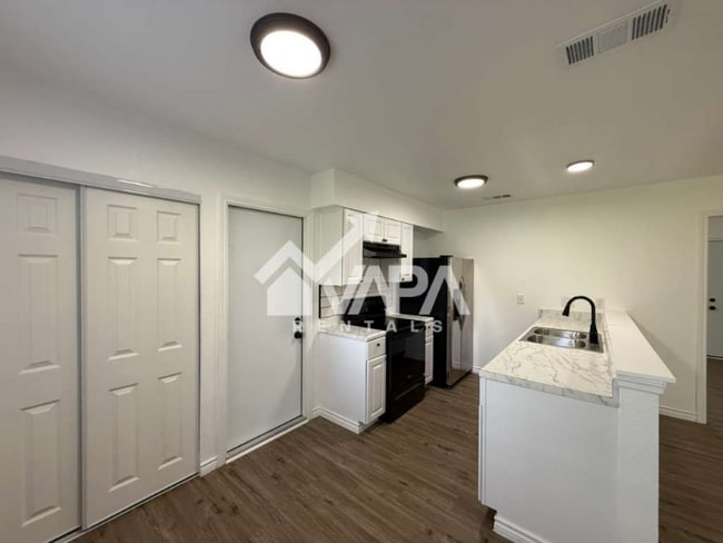 Photo - 4422 Desert View Dr