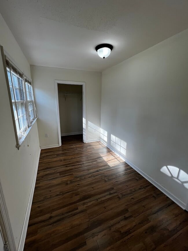 Photo - 215 S Skinner Ave