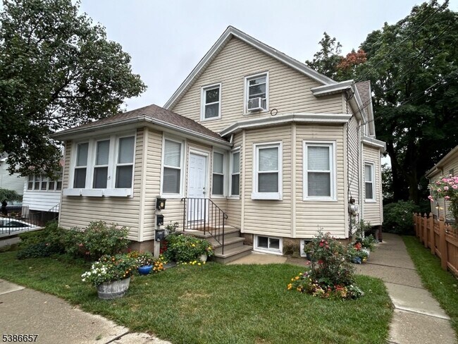 Building Photo - 15 N 14th St Unit 3 Rental