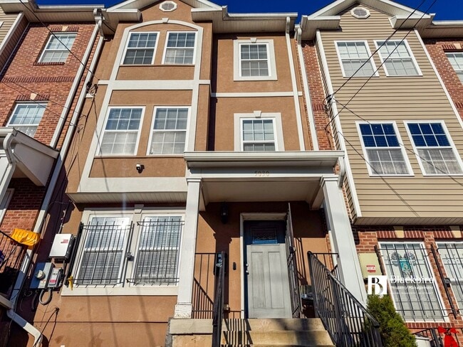 Building Photo - 5030 B St SE