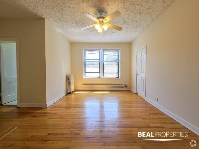 Building Photo - 1 bedroom in CHICAGO IL 60657 Unit 110 Rental