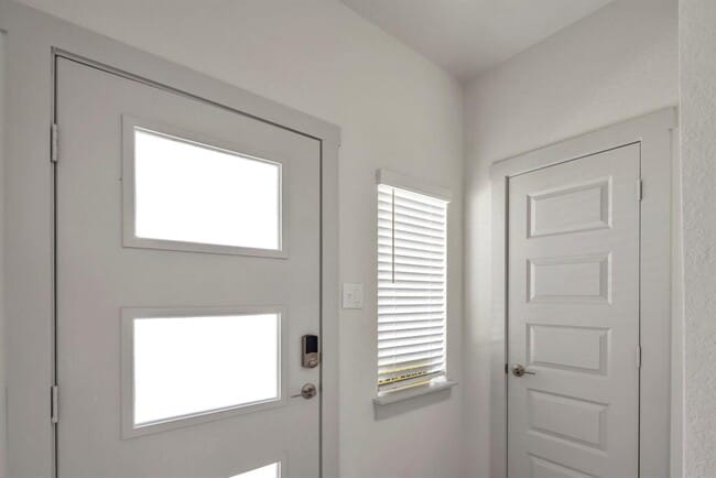 Photo - 108 Windsor Blvd