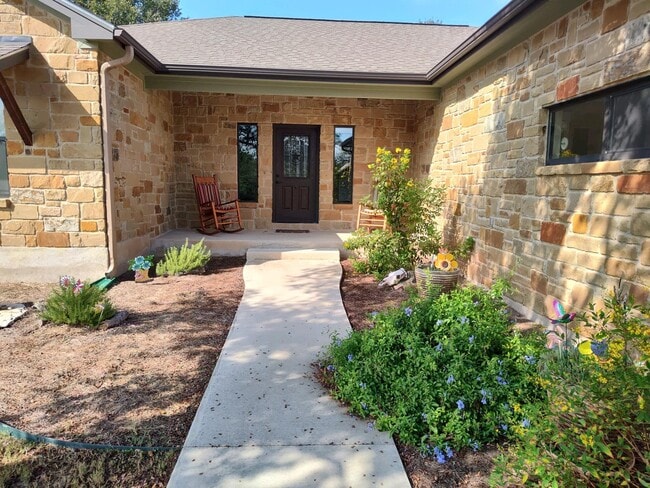 Building Photo - 405 Woodlawn Dr Rental