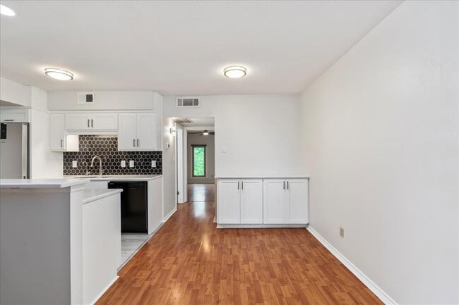 Photo - 505 W 7th St Unit 313