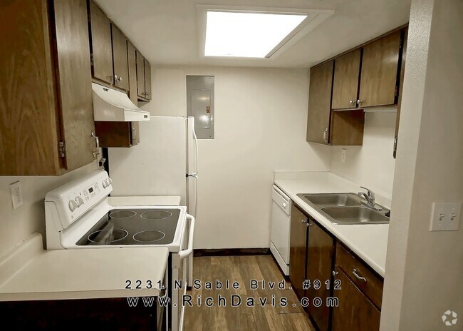 Building Photo - Large 1 bed with washer and dryer hookup Unit 912 Rental