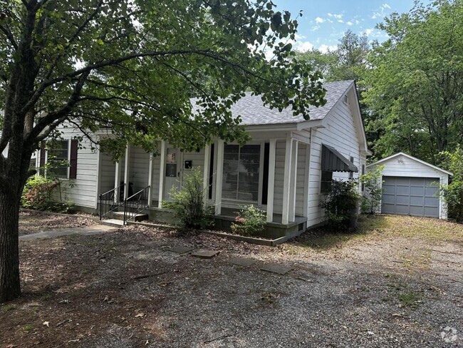 Building Photo - 102 Chitwood St Rental