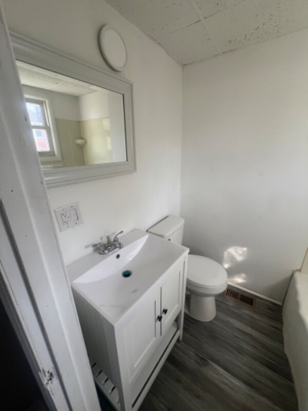 Photo - 918 W King St Unit 1