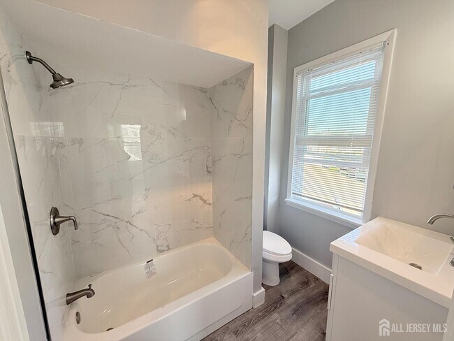 46 Hayward Ave Unit 2
