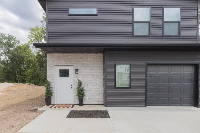 Photo - 2828 Emery Dr