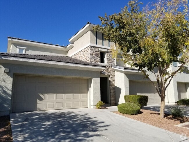 Building Photo - Townhome available in beautiful community