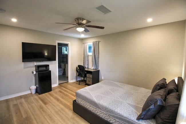 Photo - 2113 21st Ave N