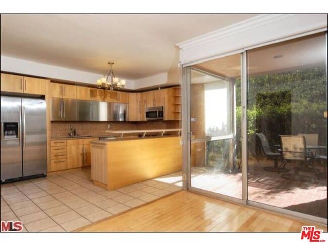 Building Photo - 318 N Maple Dr Unit C106