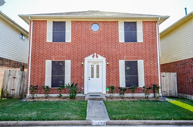 Building Photo - 13837 Purplemartin St