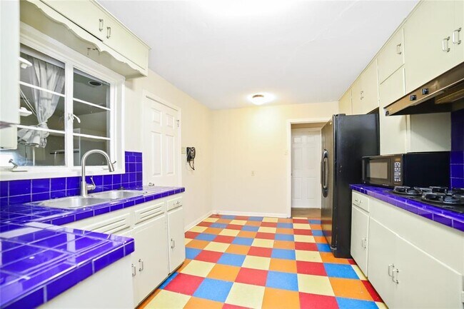 Photo - 2905 Robinson Ave