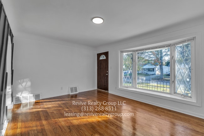 Photo - 4802 Niagara St