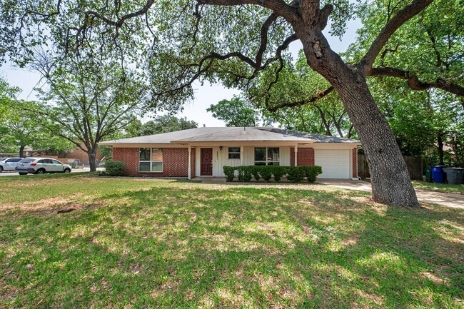 3 Bedroom, 2 Bath Duplex Conveniently Loca... - 3 Bedroom, 2 Bath Duplex Conveniently Loca...