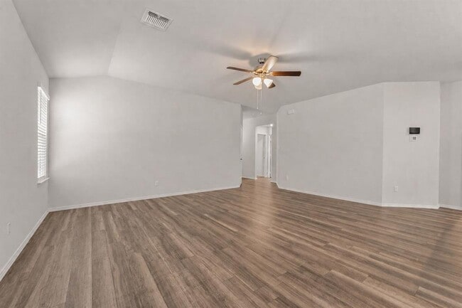 Photo - 108 Pivot Dr