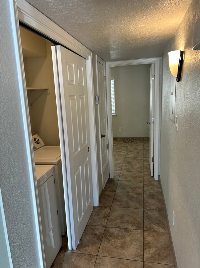 Photo - 1014 Elm St Unit # B