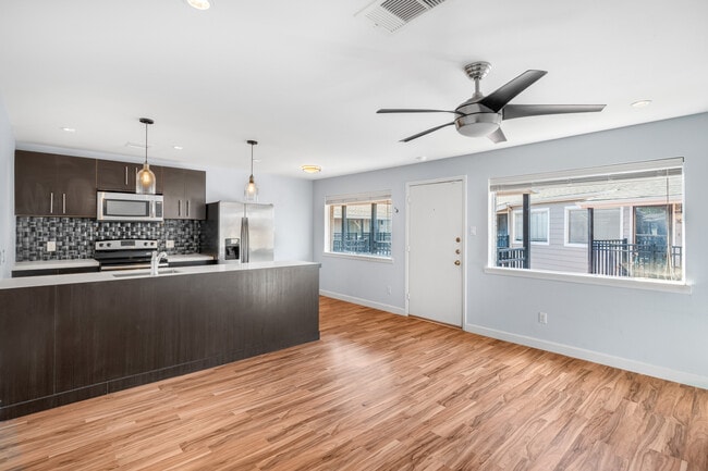 Building Photo - 309 Stratford St Unit 18