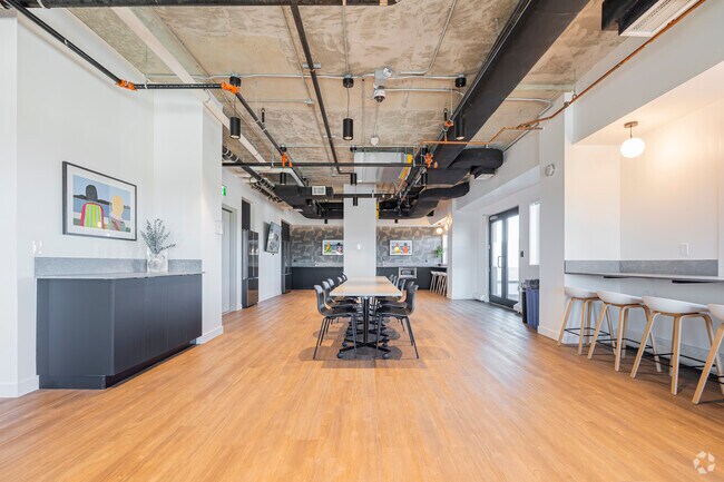 Social Lounge - Encore