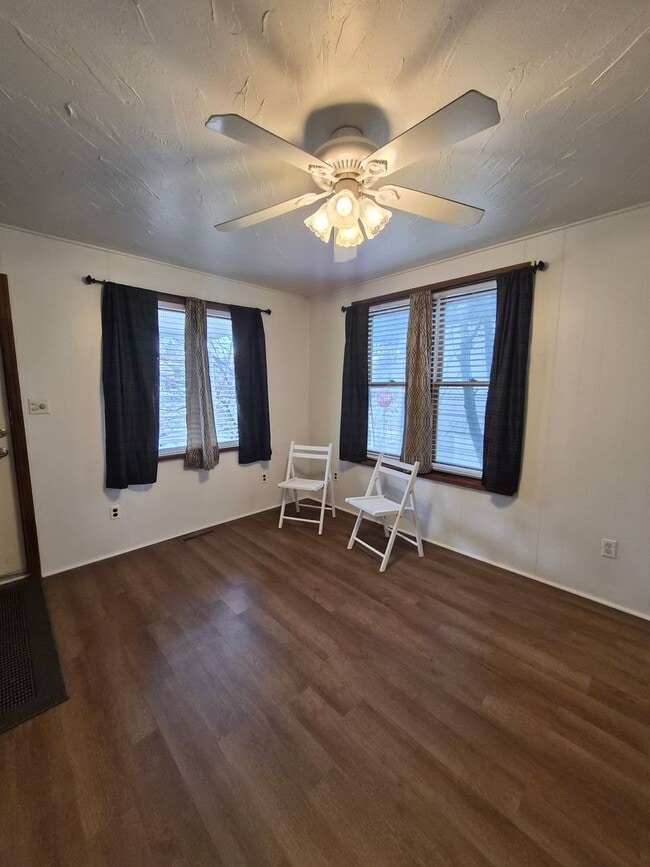 Photo - 527 N Franklin St