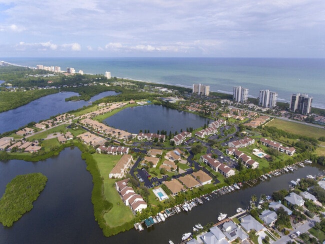 Building Photo - 3206 S Lakeview Cir Unit 1105