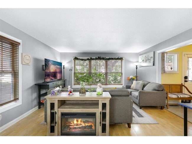 Photo - 582 State St