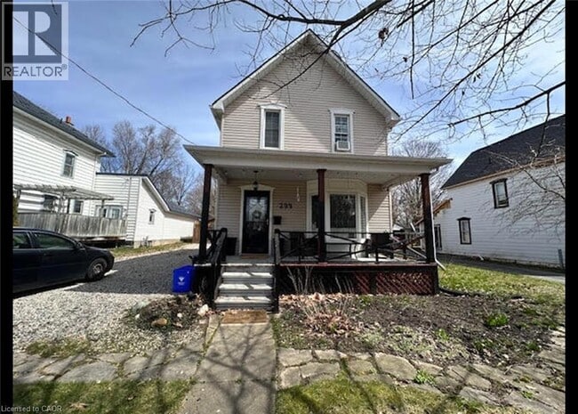 Photo - 299 Wellington St