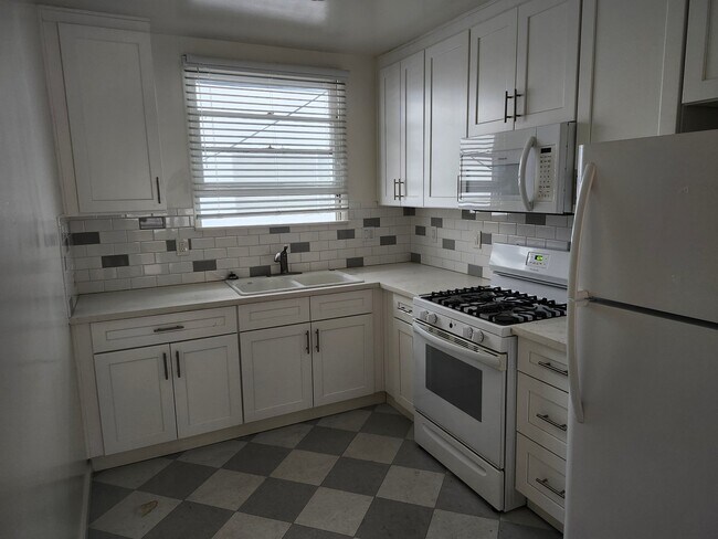 1051 S Bedford St Unidad 6