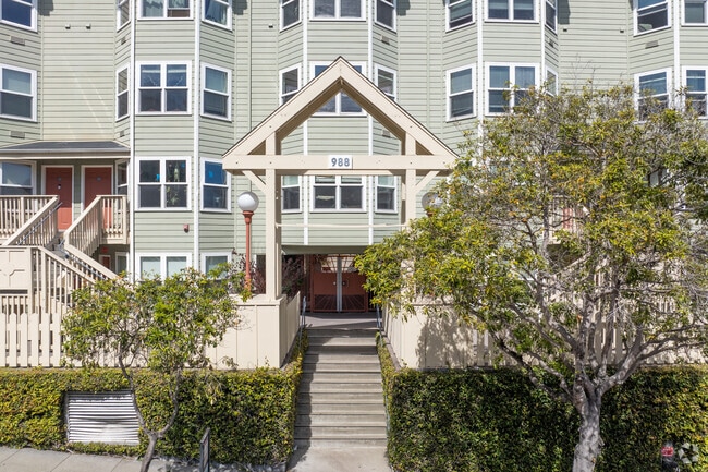 Photo - 988 Fulton St