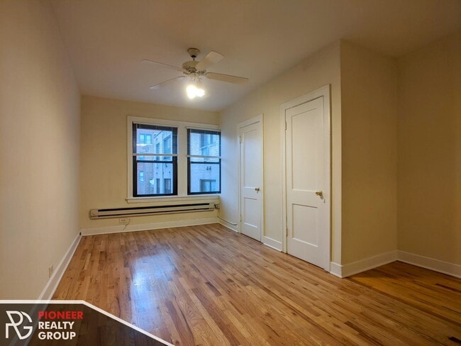 Building Photo - 546 W Wellington Ave Unit #540-307