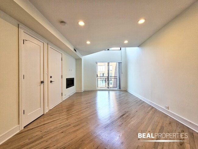Building Photo - 944 W Grace St Unit 1 bed