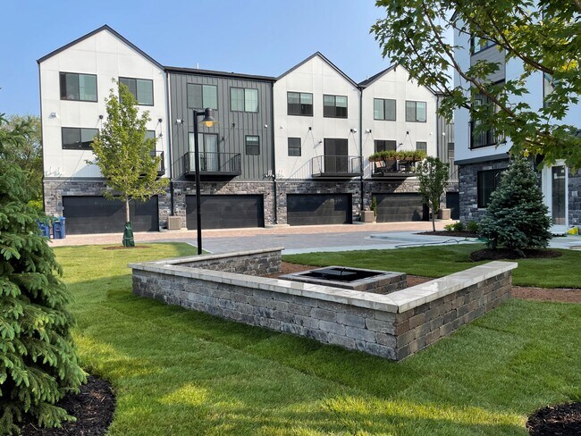 Photo - Bloom Street Townhomes - 425 Bloom St