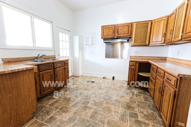 Photo - 1102 Harriet St