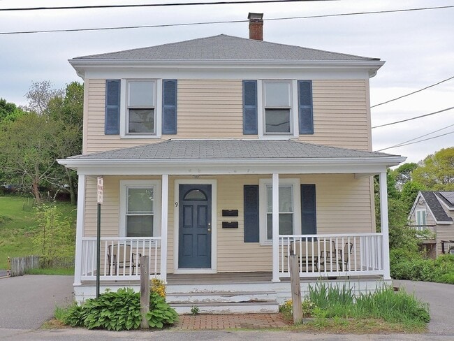Building Photo - 9 Peck Ave Unit 2