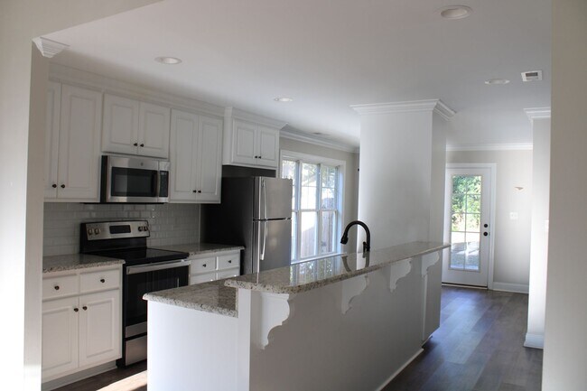 Photo - 908 Branch St NW