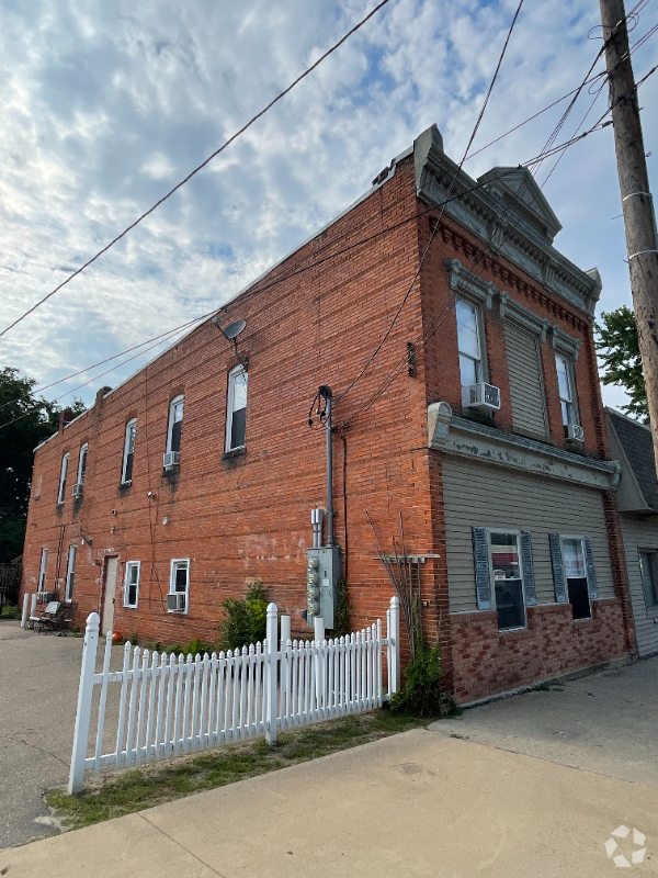 Building Photo - 140 S Saginaw St Unit 2 Rental