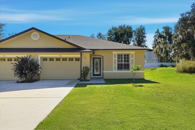 Building Photo - 950 E Broadway St