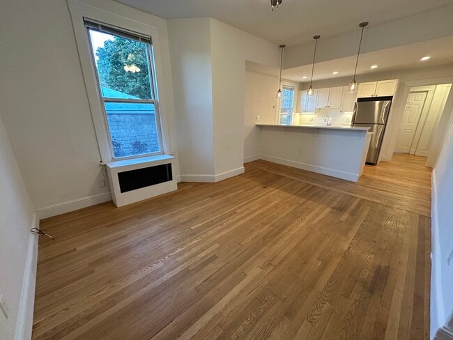 Building Photo - 36 Newton St Unit 2 Rental