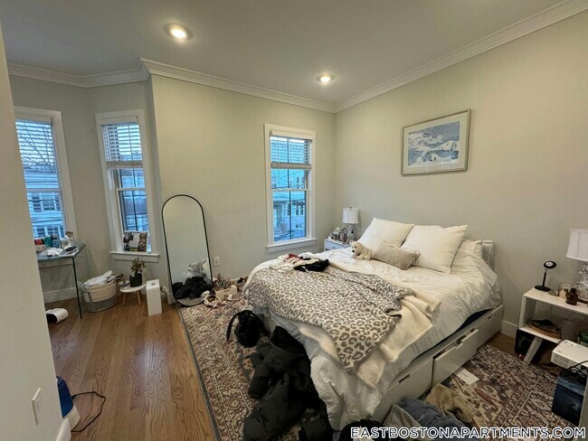 Photo - 464 Sumner St Unit 2