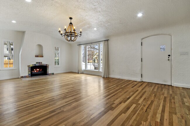 Photo - 1111 E Bannock St