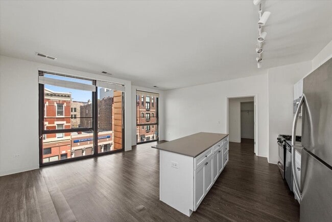 Photo - 827 N Milwaukee Ave Condo Unit 403