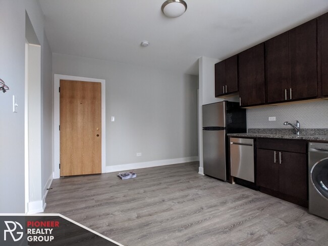 Photo - 423 W Belden Ave Unit 429.5-B304